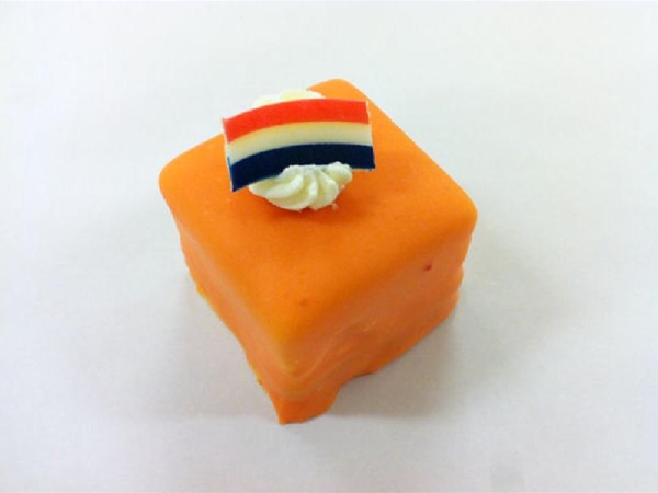 Oranje Petit Four